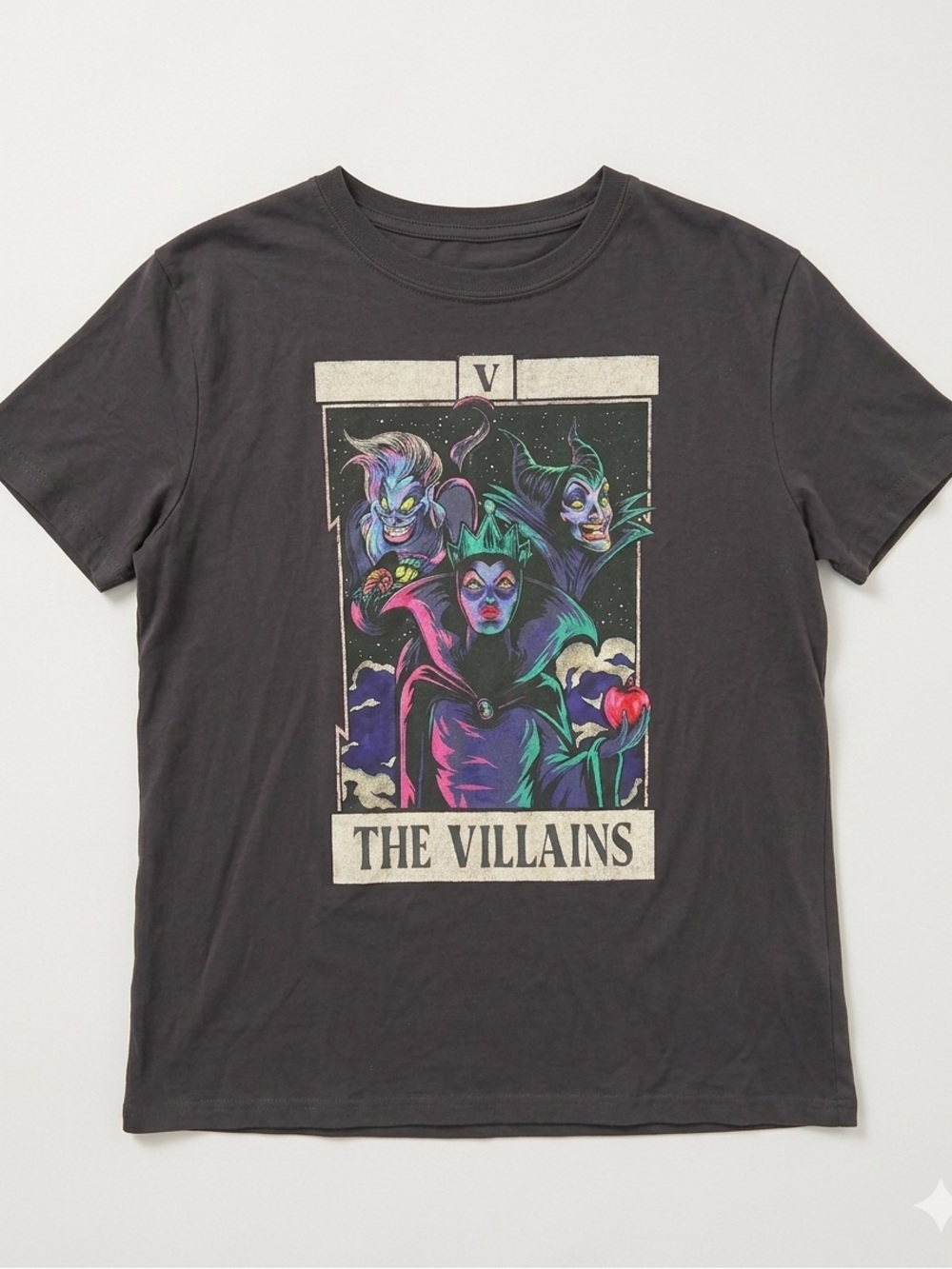 Disney Black Short-Sleeve 'The Villains' Graphic Tee in Womens XL